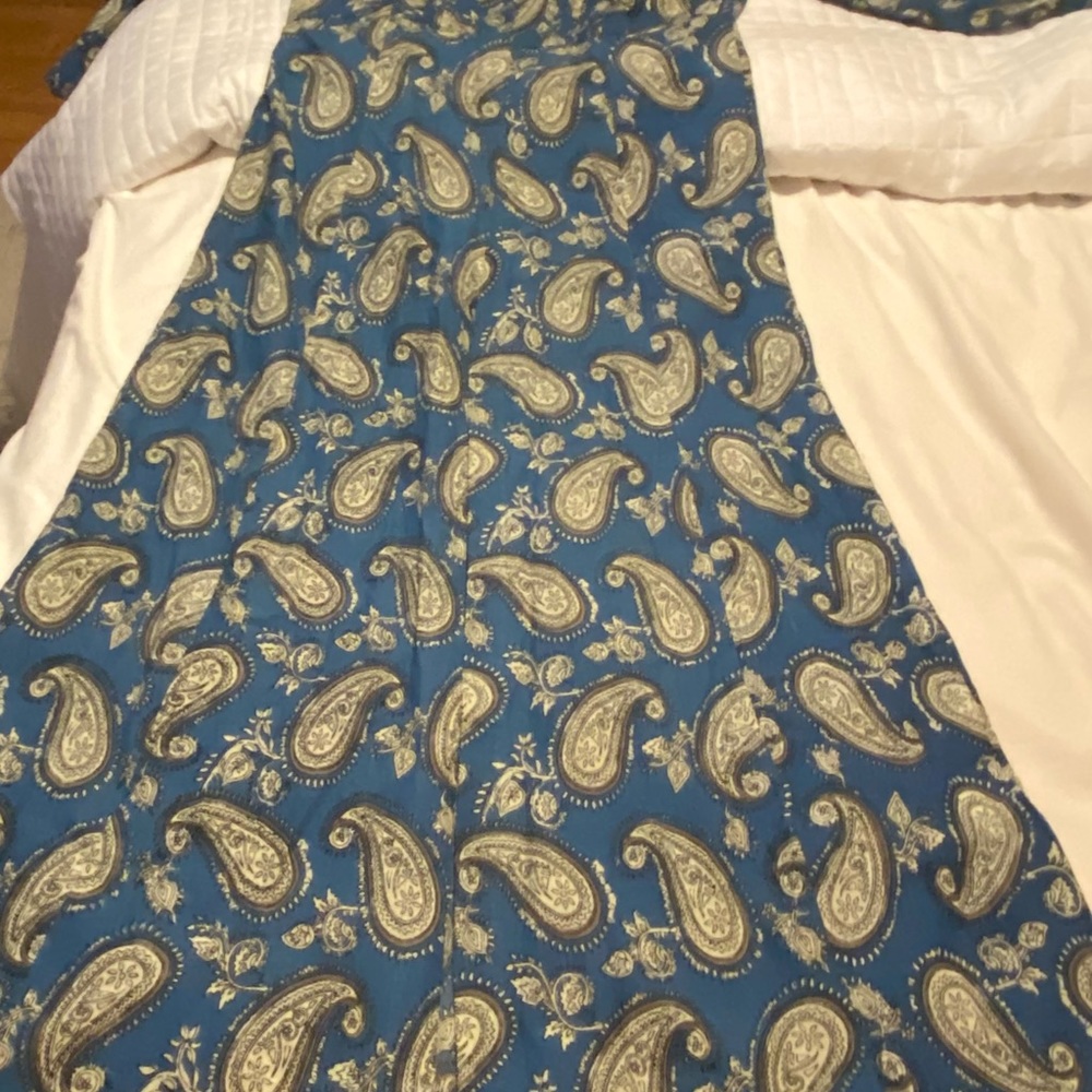 Summer dress with cut out shoulders